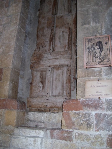 Porte dentre de la maison de St Franois
